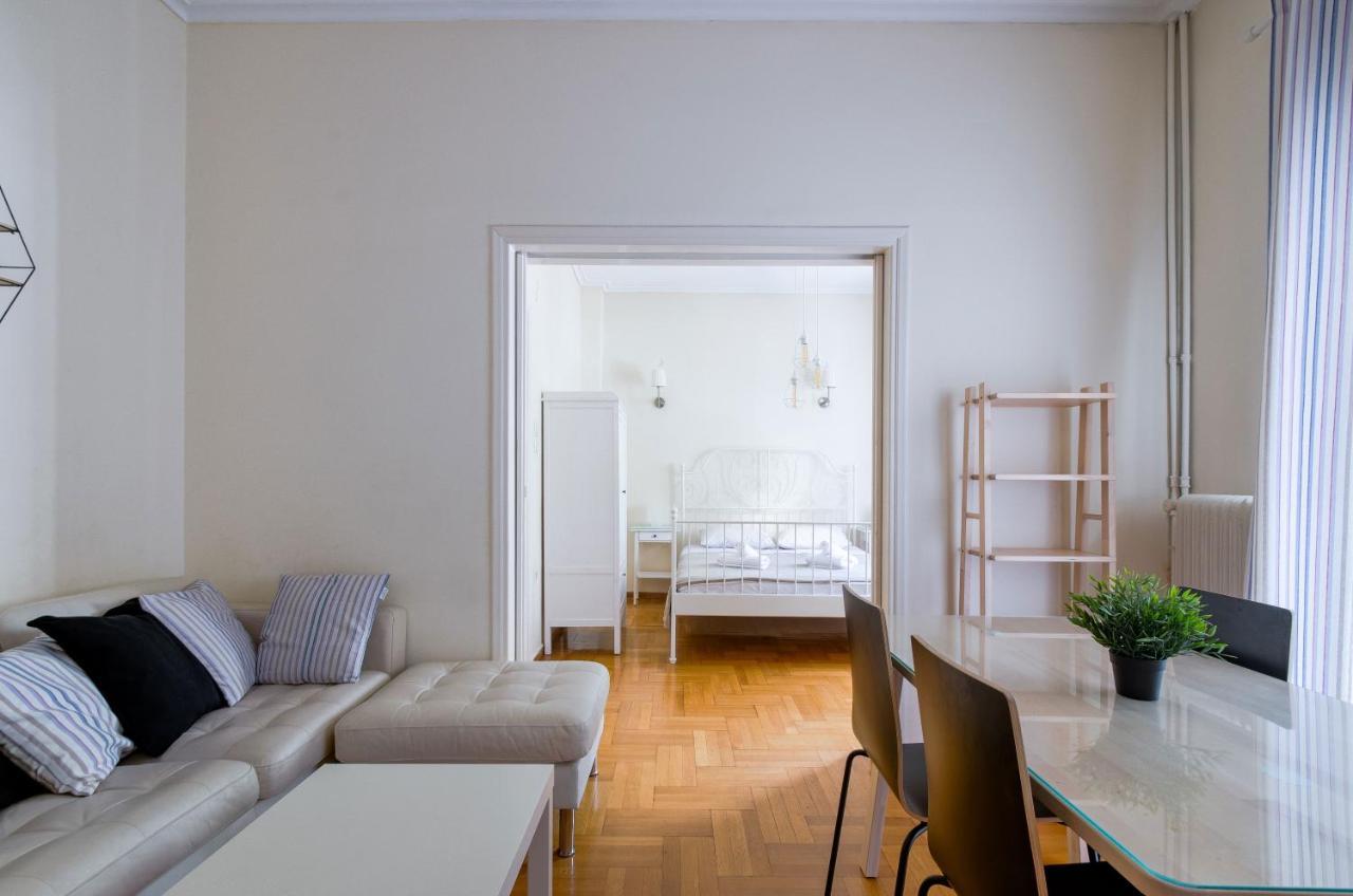 Beautiful 2Bd Apartment Near Historic Center Of Атина Екстериор снимка