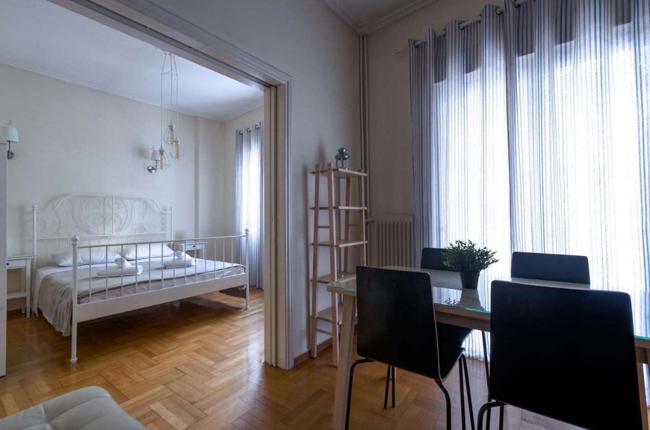 Beautiful 2Bd Apartment Near Historic Center Of Атина Екстериор снимка