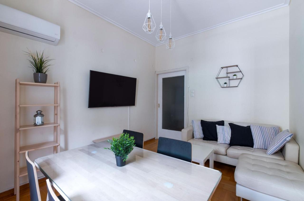 Beautiful 2Bd Apartment Near Historic Center Of Атина Екстериор снимка