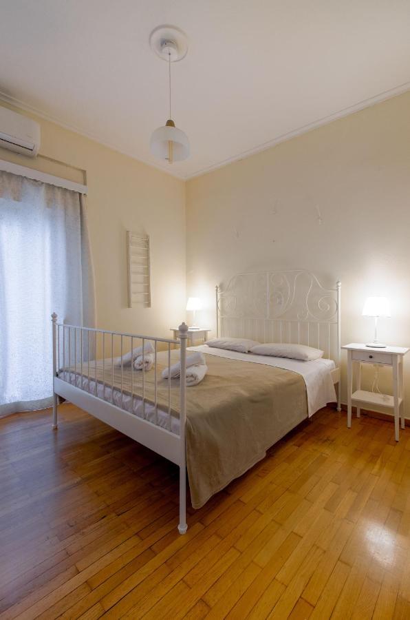 Beautiful 2Bd Apartment Near Historic Center Of Атина Екстериор снимка
