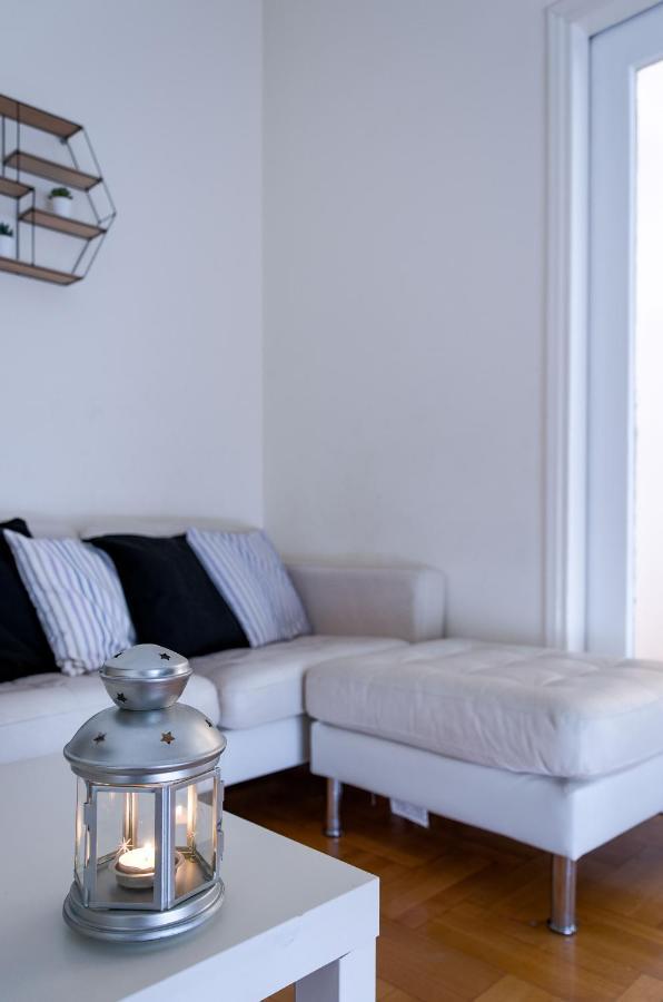 Beautiful 2Bd Apartment Near Historic Center Of Атина Екстериор снимка