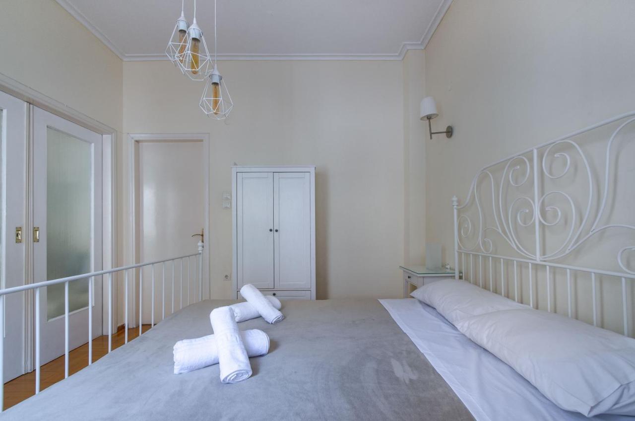 Beautiful 2Bd Apartment Near Historic Center Of Атина Екстериор снимка