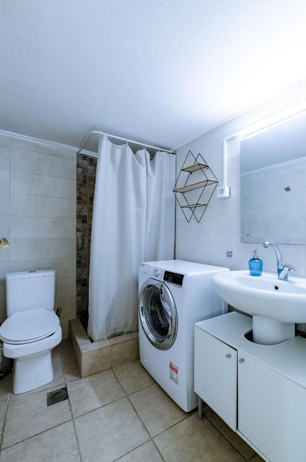 Beautiful 2Bd Apartment Near Historic Center Of Атина Екстериор снимка